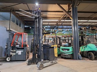 Carretilla retráctil Caterpillar NR20NH