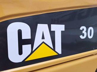 Carretilla contrapesada de 4 ruedas Caterpillar GP30NTD - 13