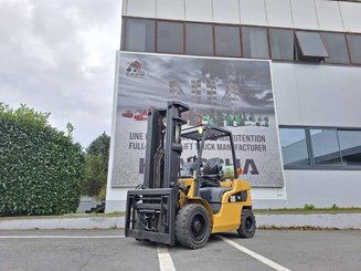 Carretilla contrapesada de 4 ruedas Caterpillar GP30NTD - 1