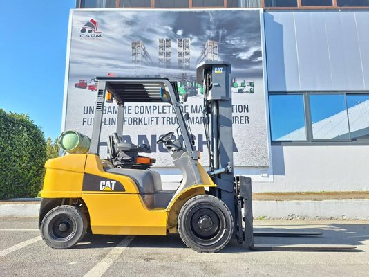 Carretilla contrapesada de 4 ruedas Caterpillar GP30NTD - 1