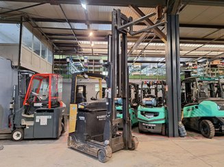 Carretilla retráctil Caterpillar NR16N
