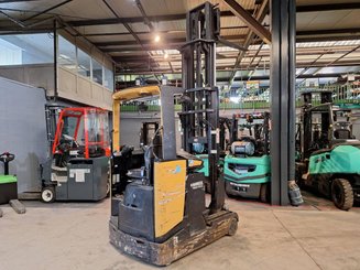 Carretilla retráctil Caterpillar NR16N