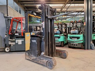 Carretilla retráctil Caterpillar NR16N