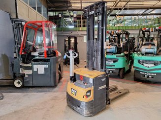 Apilador con conductor acompañante Caterpillar NSP16N2 - 1