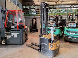 Apilador con conductor acompañante Caterpillar NSP16N2 - 1