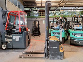 Apilador con conductor acompañante Caterpillar NSP16N2 - 5