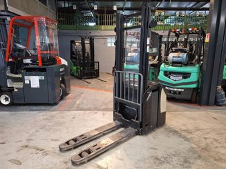 Apilador con conductor acompañante Crown ESI4000-12