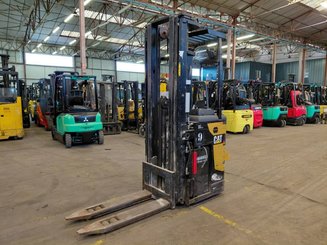 Apilador con plataforma Caterpillar NSR20N