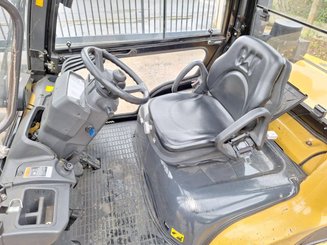 Carretilla contrapesada de 4 ruedas Caterpillar DP40 NT - 14