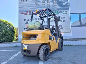 Carretilla contrapesada de 4 ruedas Caterpillar GP30N