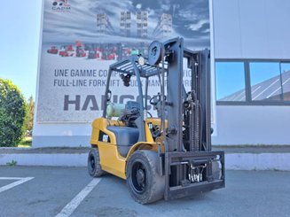 Carretilla contrapesada de 4 ruedas Caterpillar GP30N