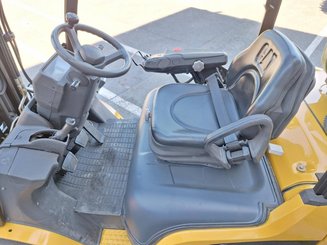 Carretilla contrapesada de 4 ruedas Caterpillar GP30N