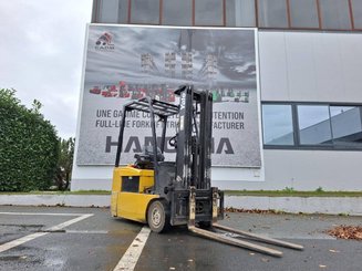 Carretilla contrapesada de 3 ruedas Yale ERP16ATF