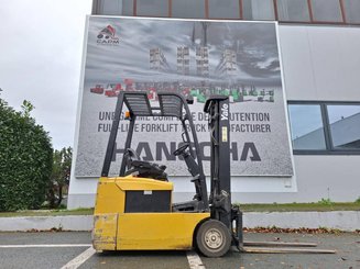 Carretilla contrapesada de 3 ruedas Yale ERP16ATF