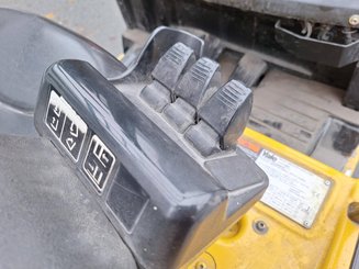 Carretilla contrapesada de 3 ruedas Yale ERP16ATF
