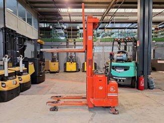 Apilador con conductor acompañante BT LSF 1250 EE - 10