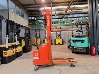 Apilador con conductor acompañante BT LSF 1250 EE