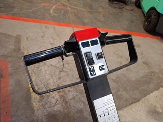 Apilador con conductor acompañante BT LSF 1250 EE - 18