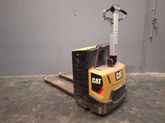 Transpaleta con conductor acompañante Caterpillar NPP20N2