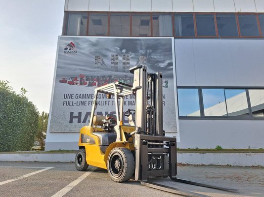 Carretilla contrapesada de 4 ruedas Caterpillar GP30NT - 1
