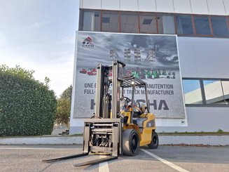 Carretilla contrapesada de 4 ruedas Caterpillar GP30NT