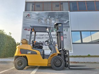 Carretilla contrapesada de 4 ruedas Caterpillar GP30NT