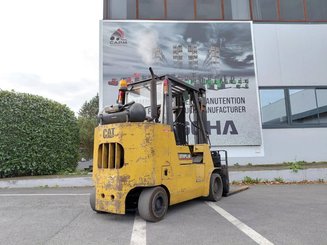 Carretilla contrapesada de 4 ruedas Caterpillar GC55K