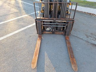 Carretilla contrapesada de 4 ruedas Caterpillar GP35NT