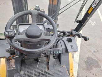 Carretilla contrapesada de 4 ruedas Caterpillar GP25N
