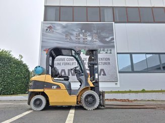 Carretilla contrapesada de 4 ruedas Caterpillar GP25N