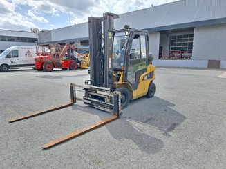 Carretilla contrapesada de 4 ruedas Caterpillar GP25NTD - 17
