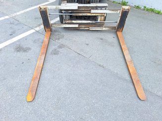 Carretilla contrapesada de 4 ruedas Caterpillar GP25NTD - 12