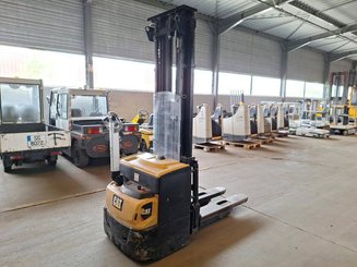 Apilador con conductor acompañante Caterpillar NSP16N2