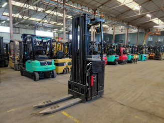 Apilador con plataforma Caterpillar NSR16N