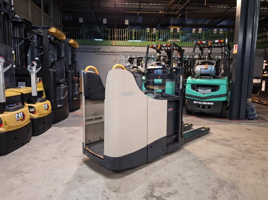 Apilador con plataforma Crown DT3040 - 1