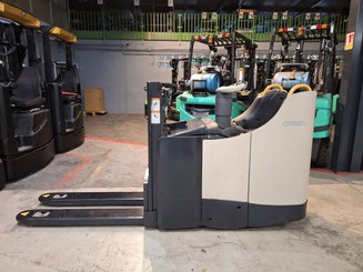 Apilador con plataforma Crown DT3040 - 5