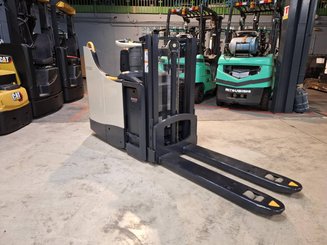 Apilador con plataforma Crown DT3040 - 1