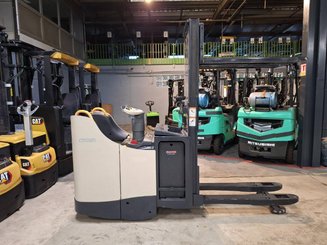 Apilador con plataforma Crown DT3040 - 10