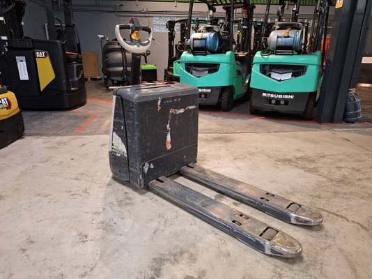 Transpaleta con conductor acompañante Crown WP3020-2.0 - 1