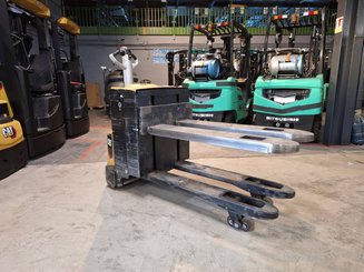 Transpaleta con conductor acompañante Caterpillar NPP20N2E