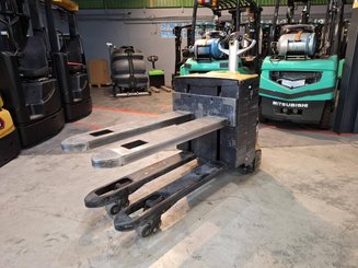 Transpaleta con conductor acompañante Caterpillar NPP20N2E