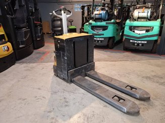 Transpaleta con conductor acompañante Caterpillar NPP20N2E