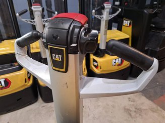 Transpaleta con conductor acompañante Caterpillar NPP20N2E