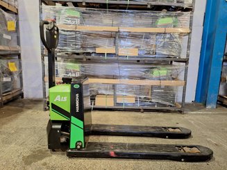 Transpaleta con conductor acompañante Hangcha CBD15-CI