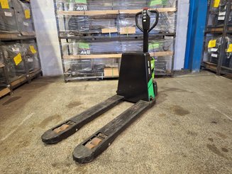 Transpaleta con conductor acompañante Hangcha CBD15-CI