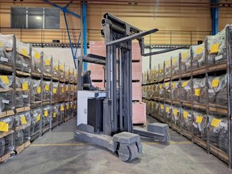 Carretilla retráctil multidireccional UniCarriers 250DTFVRE635UFW