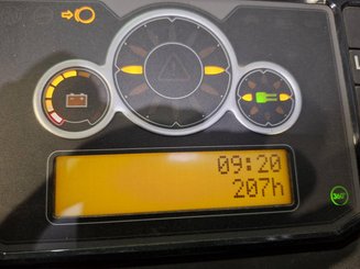 Carretilla retráctil multidireccional UniCarriers 250DTFVRE635UFW