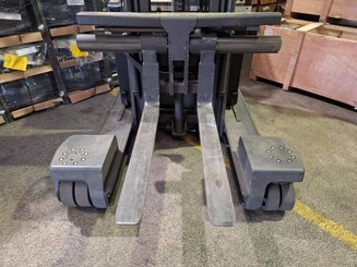 Carretilla retráctil multidireccional UniCarriers 250DTFVRE635UFW