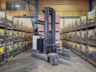 Carretilla retráctil multidireccional UniCarriers 250DTFVRE635UFW