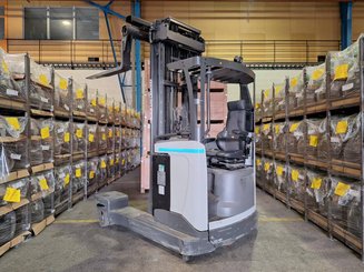 Carretilla retráctil multidireccional UniCarriers 250DTFVRE635UFW